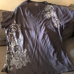 Gray T-shirt with flower accents